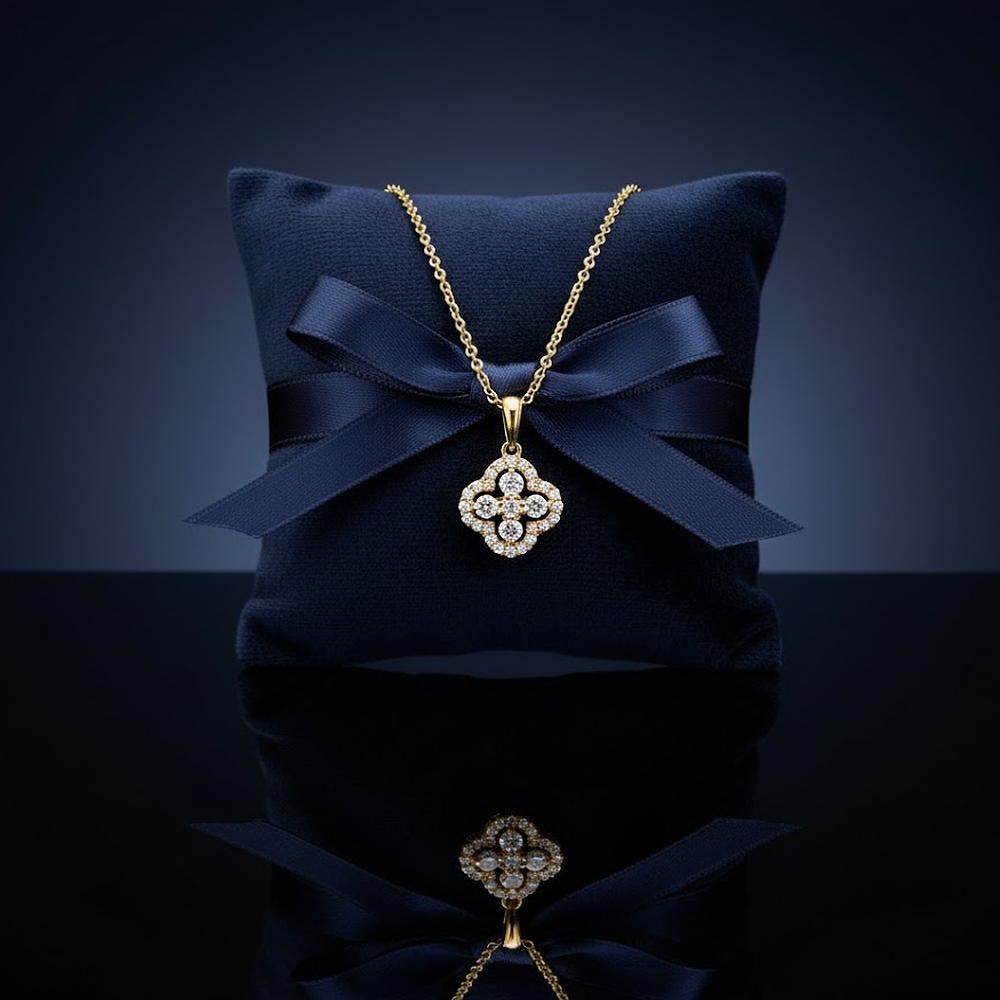 "TrèfleDeLuxe™" Necklace in 18k yellow gold, photo 8