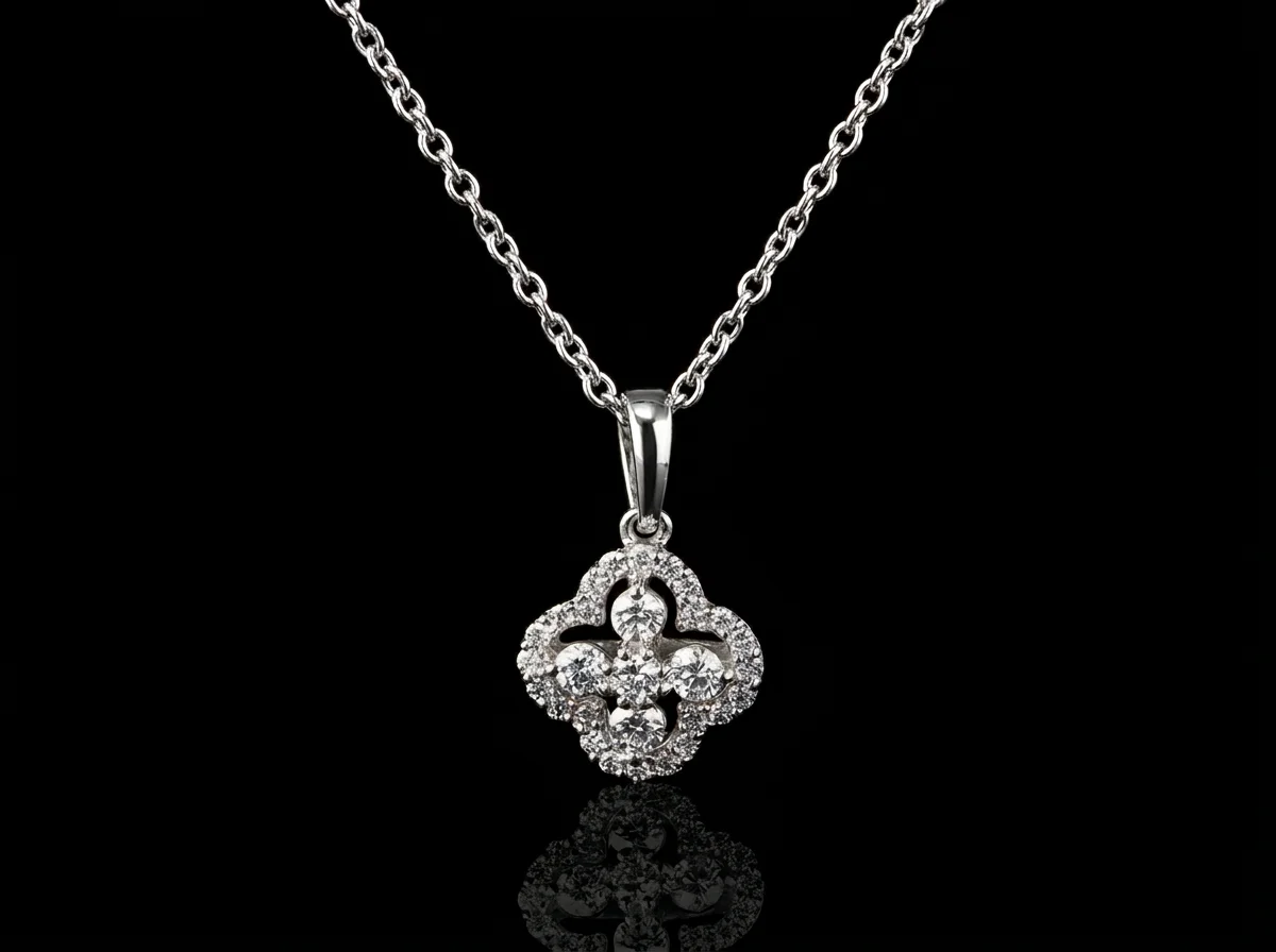 "TrèfleDeLuxe™" Necklace in 18k white gold, photo 2