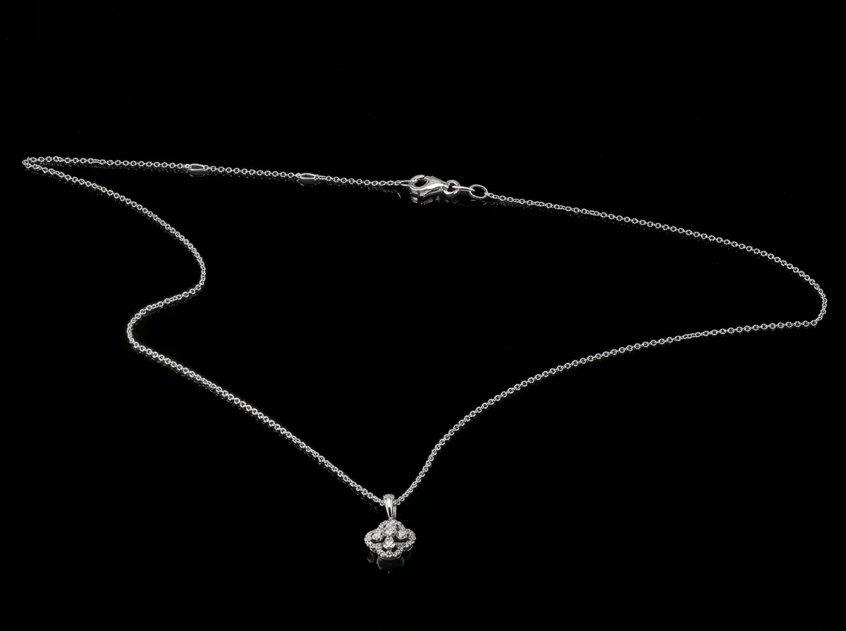 "TrèfleDeLuxe™" Necklace in 18k white gold, photo 4