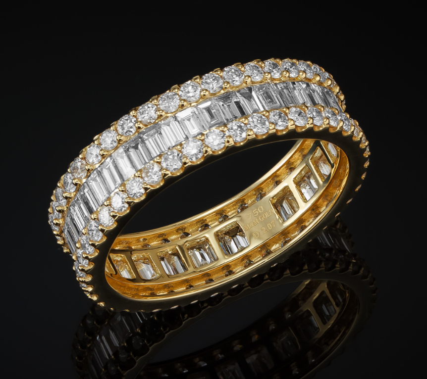 Luksusowa obrączka EssenceDeLove™ z naturalnymi diamentami baguette i brylantami. Wykonana z 18-karatowego białego lub żółtego złota. M&M GOLD Jubiler Gwiazd.