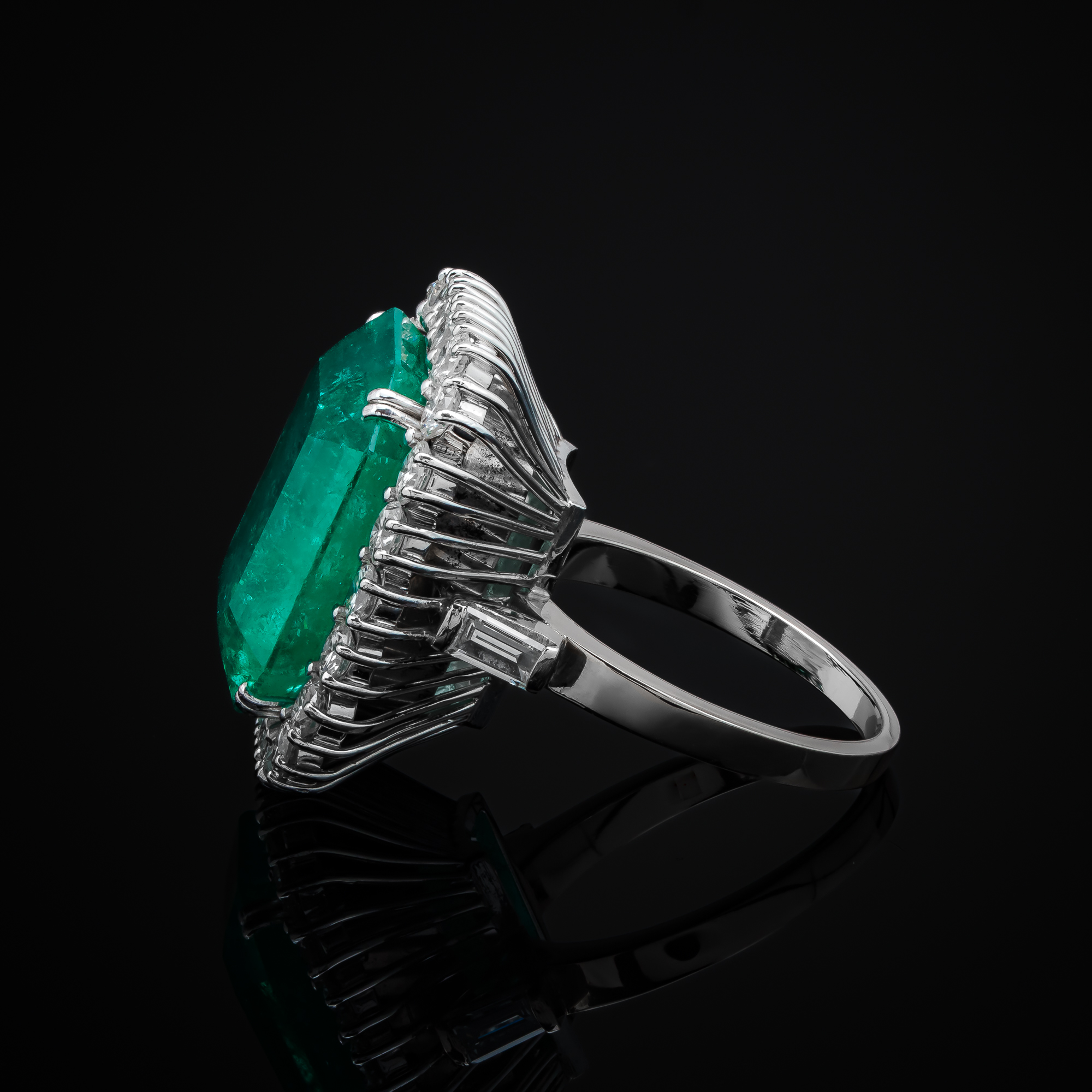 EmeraldMasterpiece™ Ring in platinum, photo 2