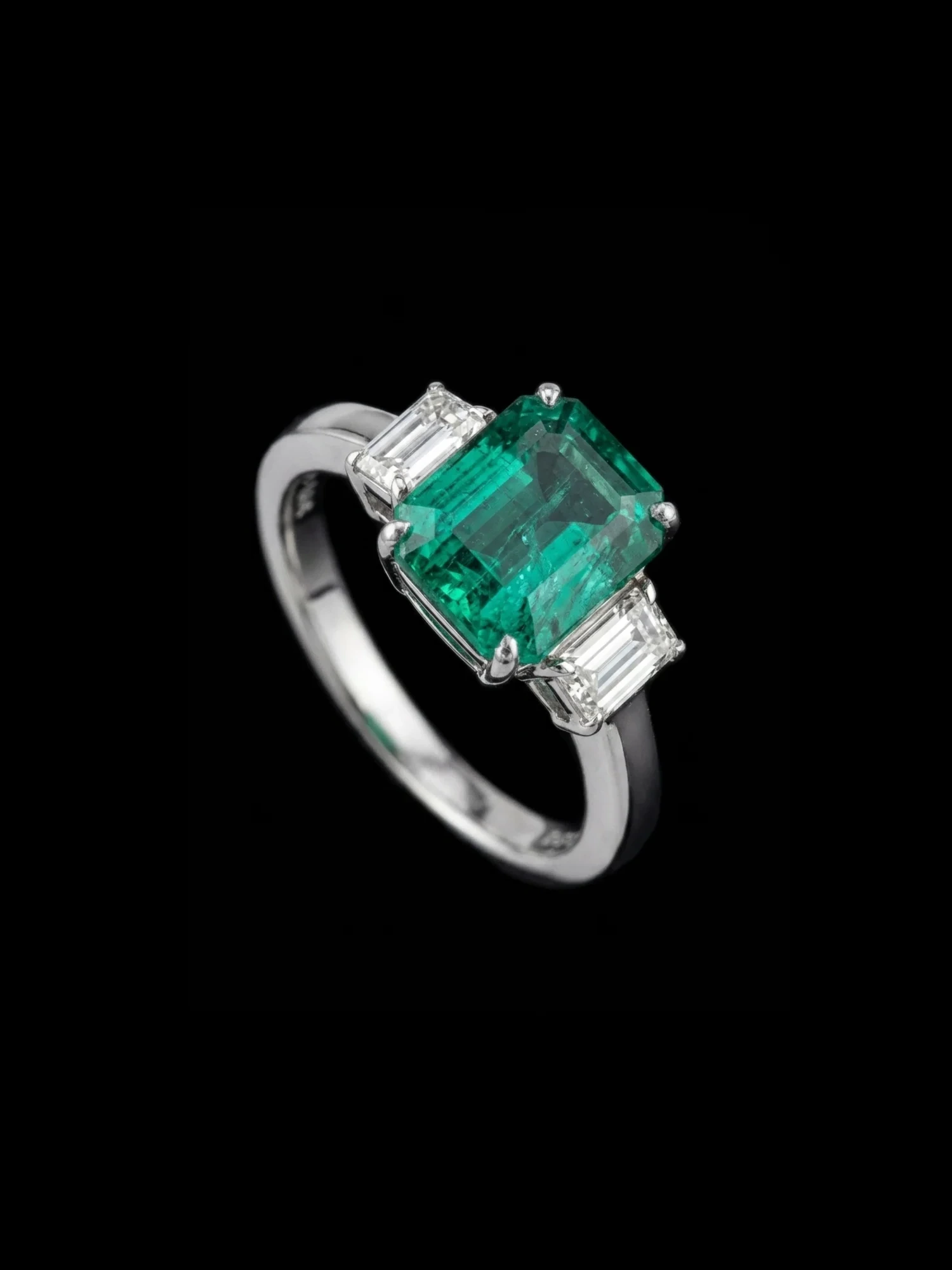 "EmeraldPromise™" Ring in white gold 18k, product view
