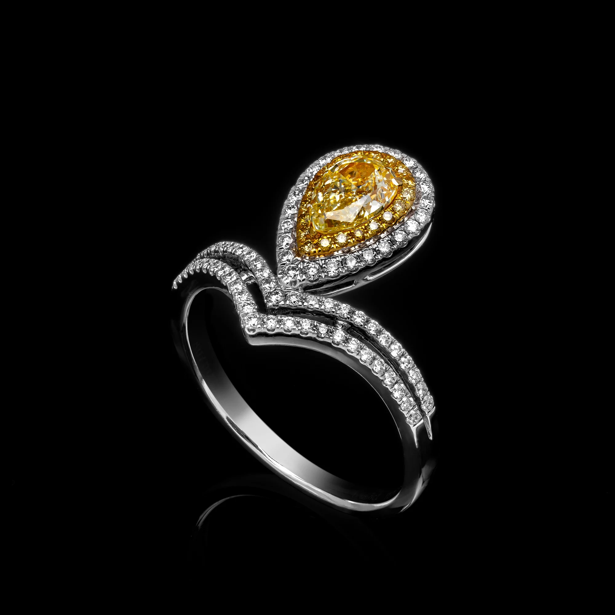 FancyYellow Pear Ring – White gold 18k