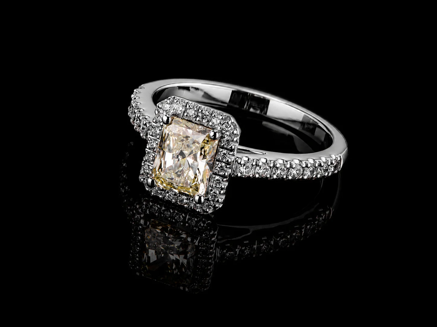 "RadiantCut™" Ring in white gold 18k, photo 3