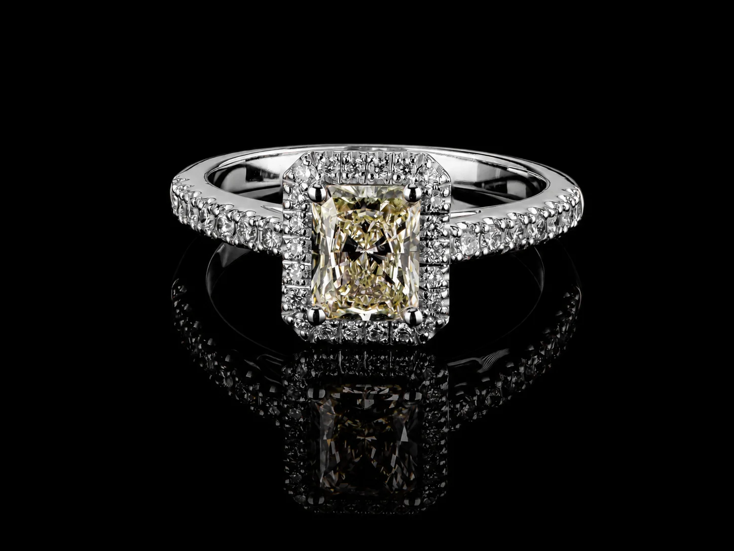 "RadiantCut™" Ring in white gold 18k, photo 4