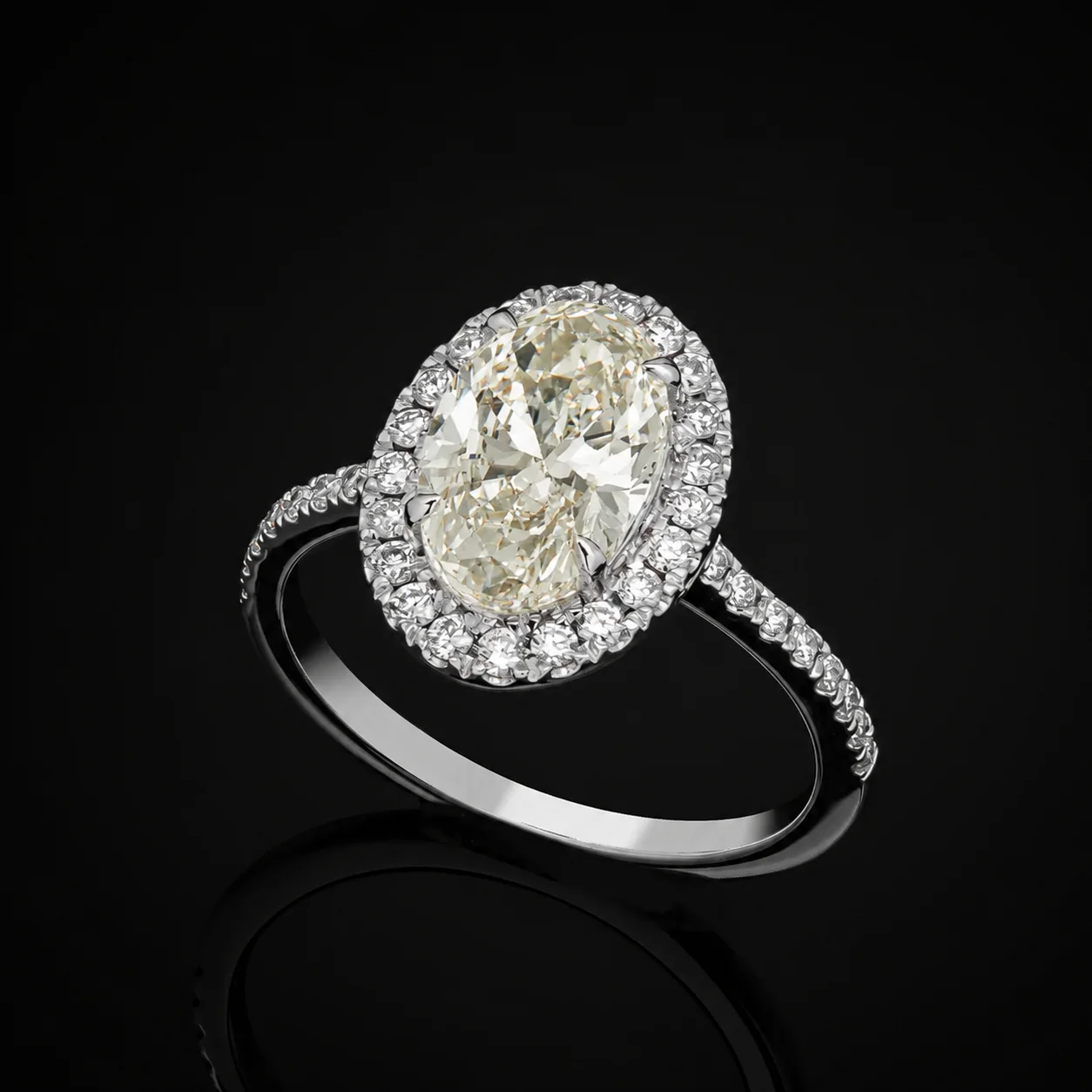 Sunburst 2.07ct Ring – White gold 18k