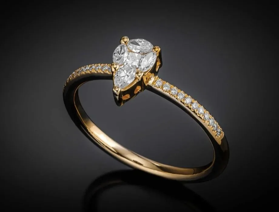 "PearShapeOne™" Engagement Ring in yellow gold, photo 4
