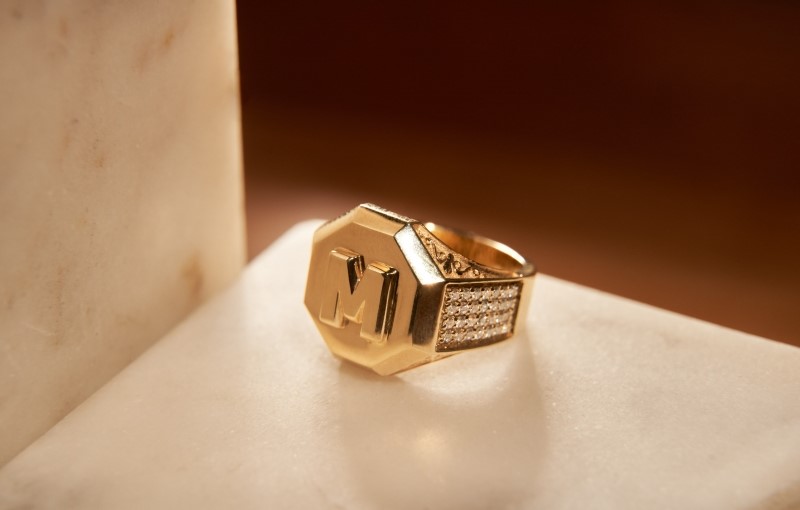 M Signet in yellow gold, photo 2