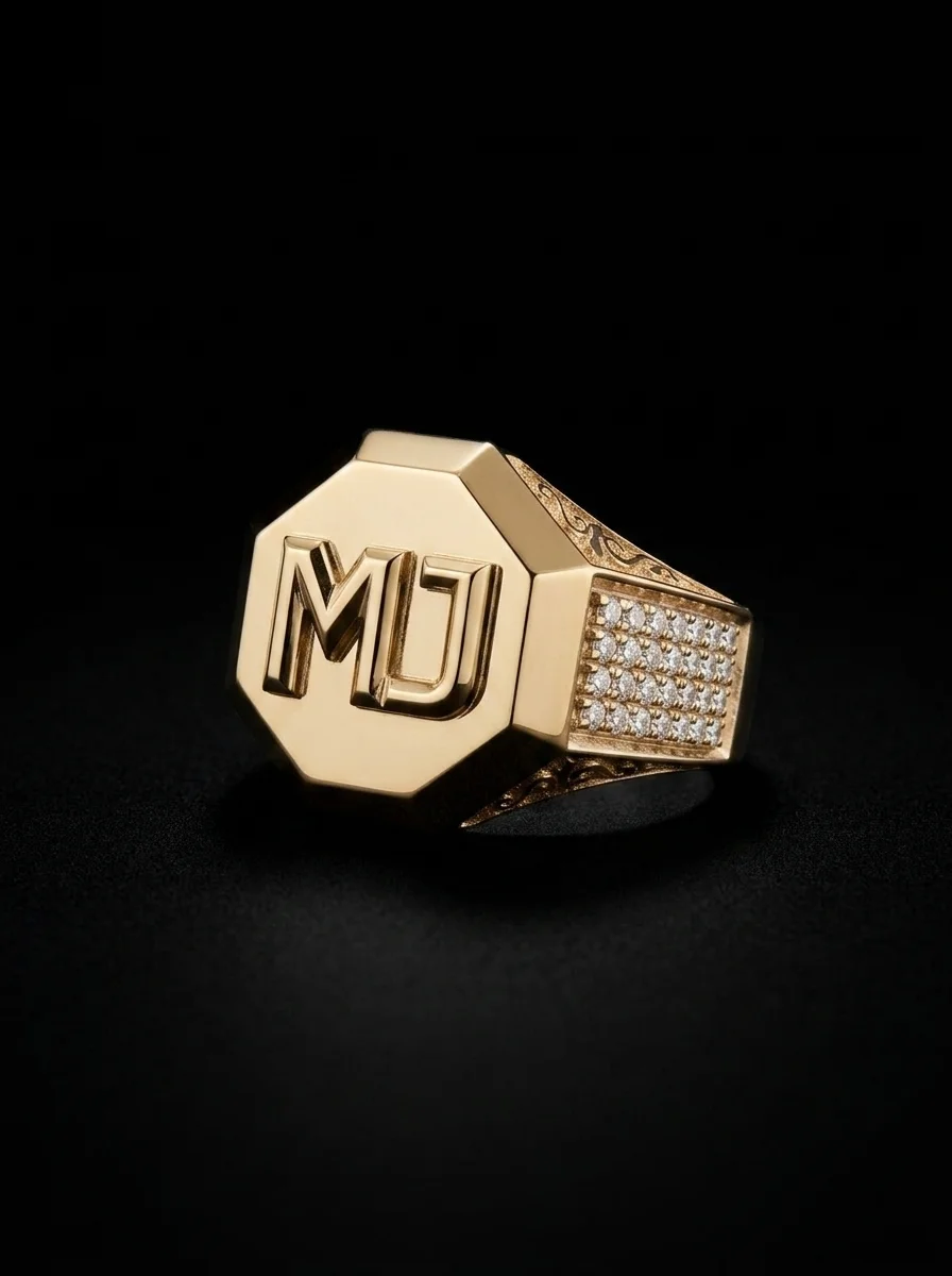 MJ Signet Ring in yellow gold, product view