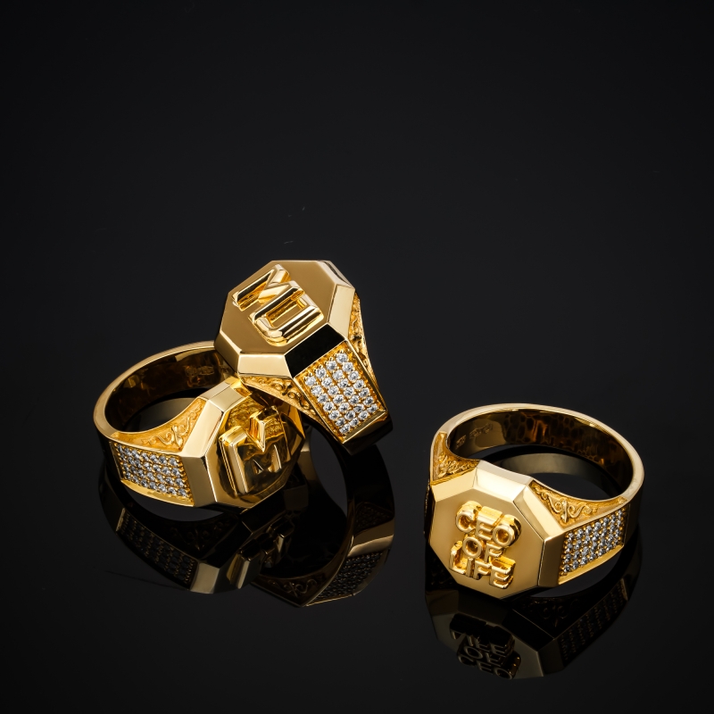 MJ Signet Ring in yellow gold, photo 4